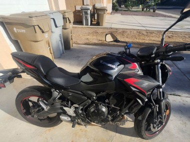 Carenados Moto Kawasaki Ninja Z650 2020-2023 - Negro Rojo Fábrica